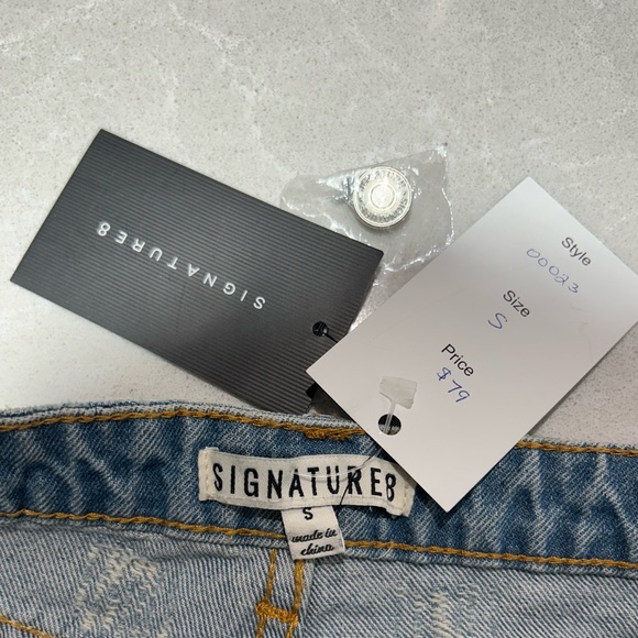 BNWT Signature 8 Denim Shorts Size S - Picture 4 of 5